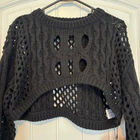 Cider Women's Knit Round Neckline Hollow Out Long Sleeve Crop Top Sz Medium NWT - Picture 3 of 8